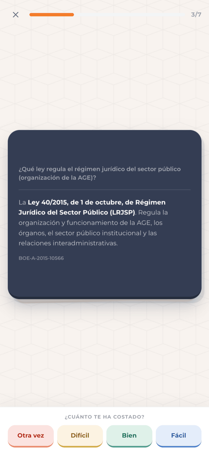 Flashcard girada: la pregunta, la respuesta con su artículo del BOE y la fila para valorar cuánto ha costado.